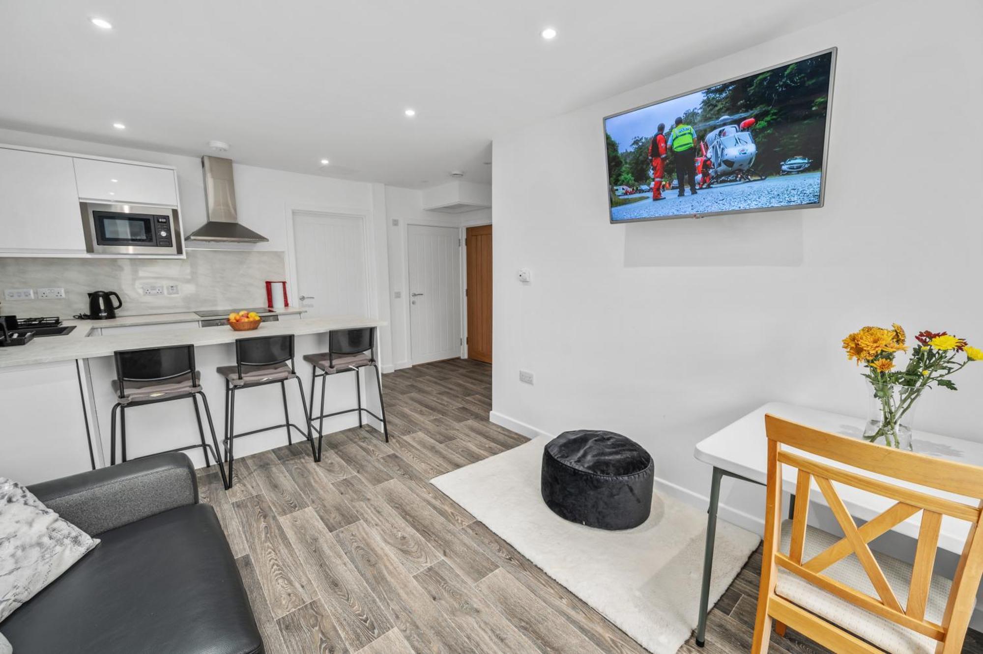 Newly Renovated 2br In - Walk To Waterfront Apartment *